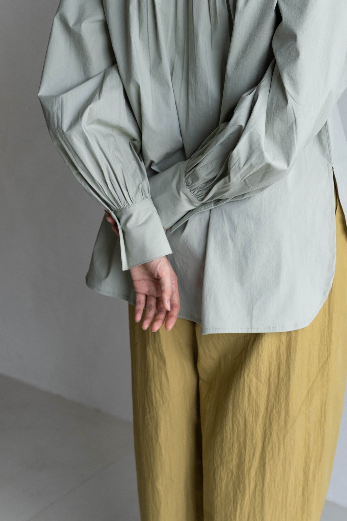 前胸剪接長版襯衫 - 淺綠