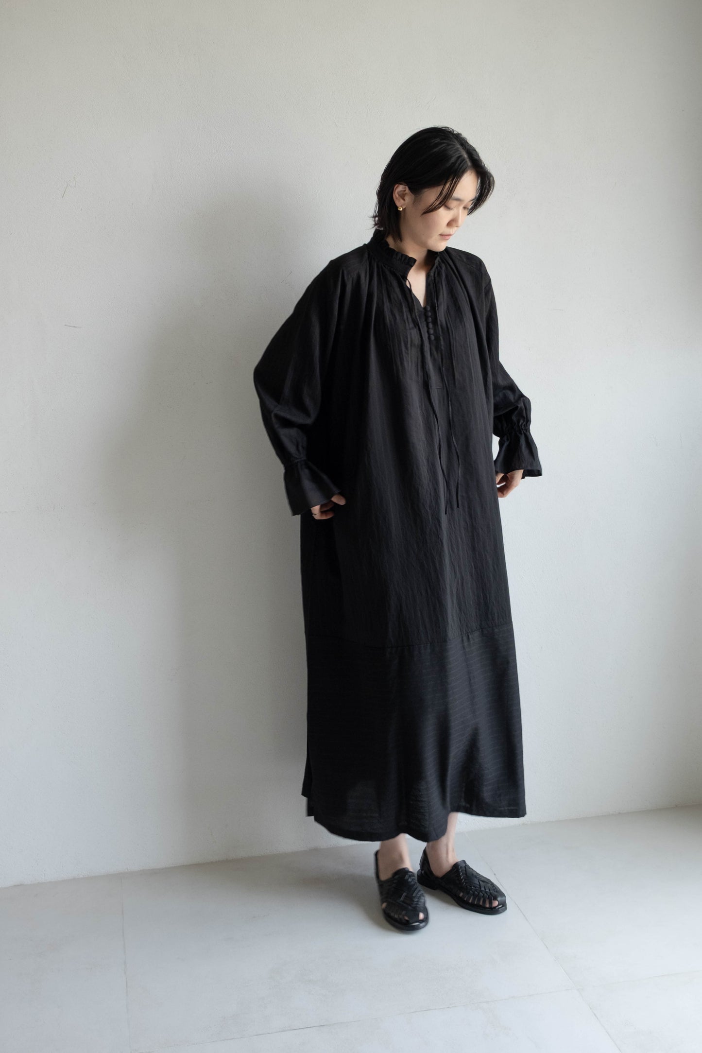 花瓣領條紋長洋 - 黑