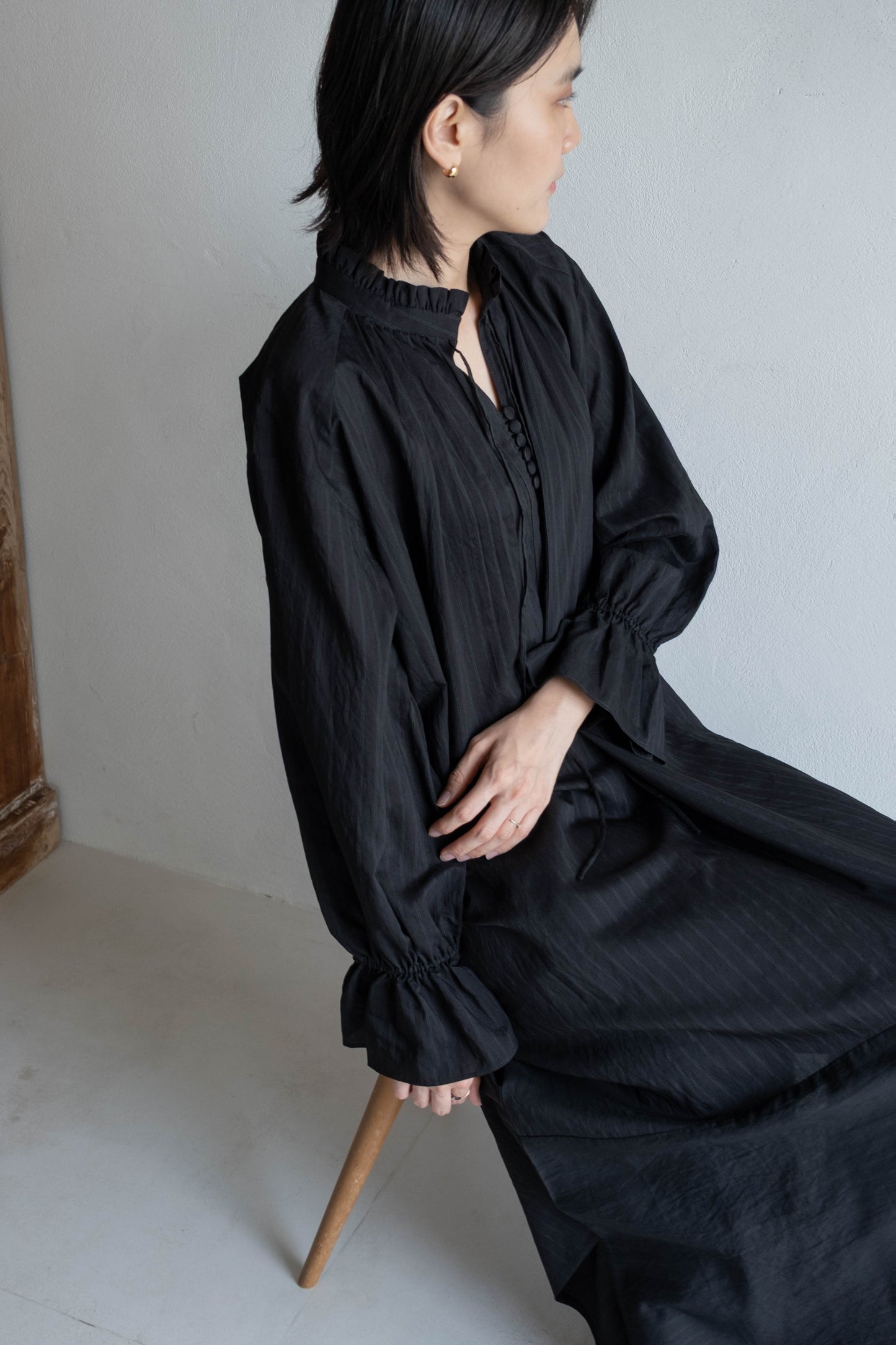 花瓣領條紋長洋 - 黑