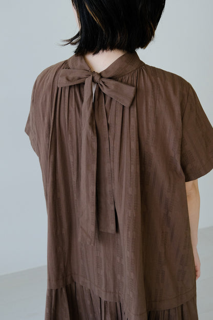 絲巾領條紋短袖洋裝-咖啡