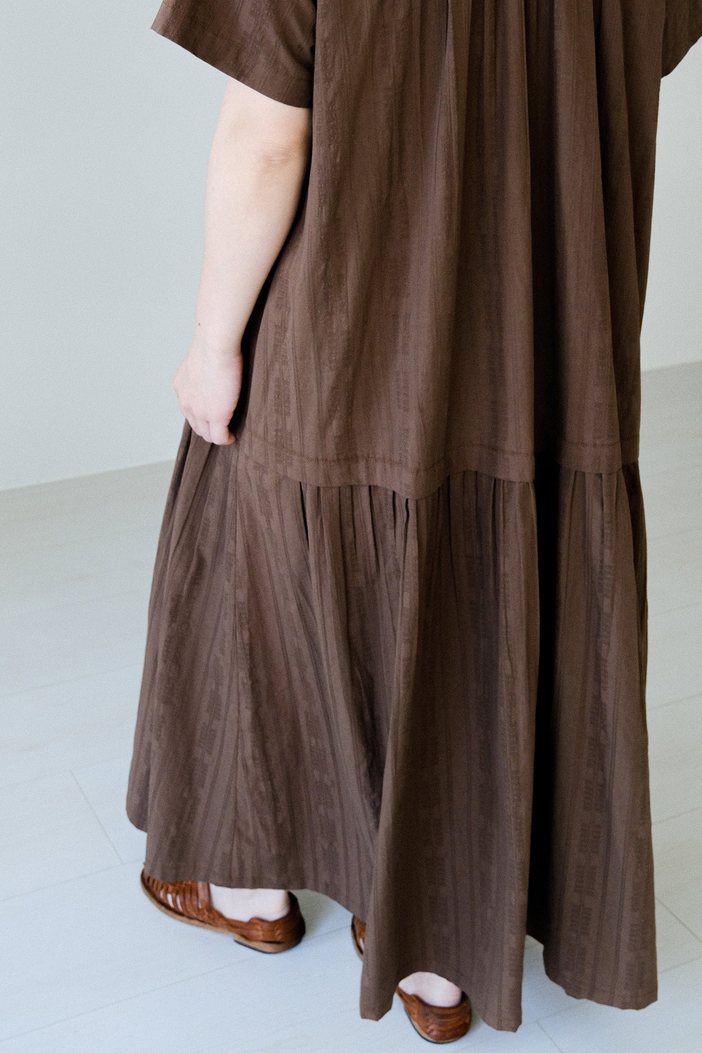 絲巾領條紋短袖洋裝-咖啡