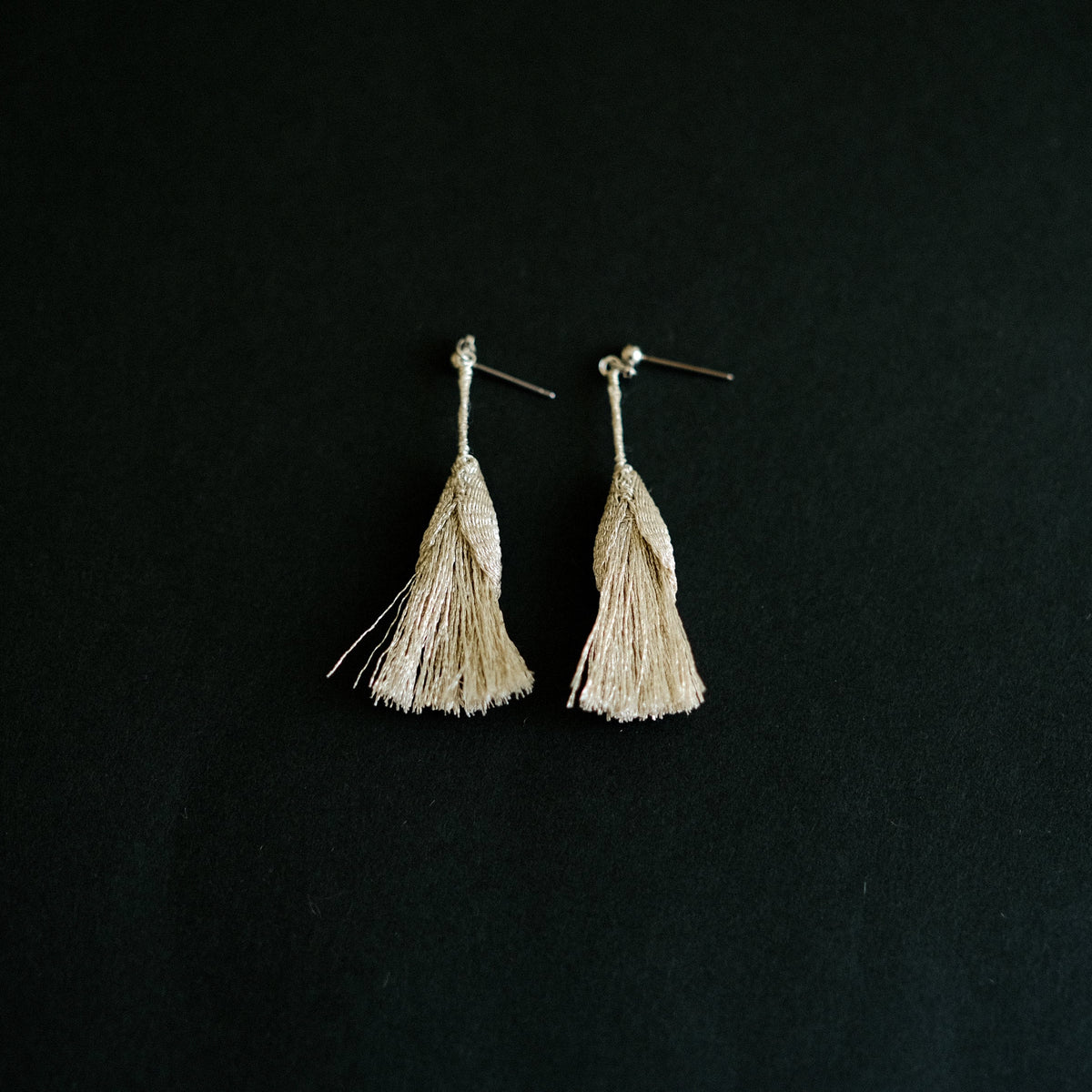 tassel earring (4 colors)