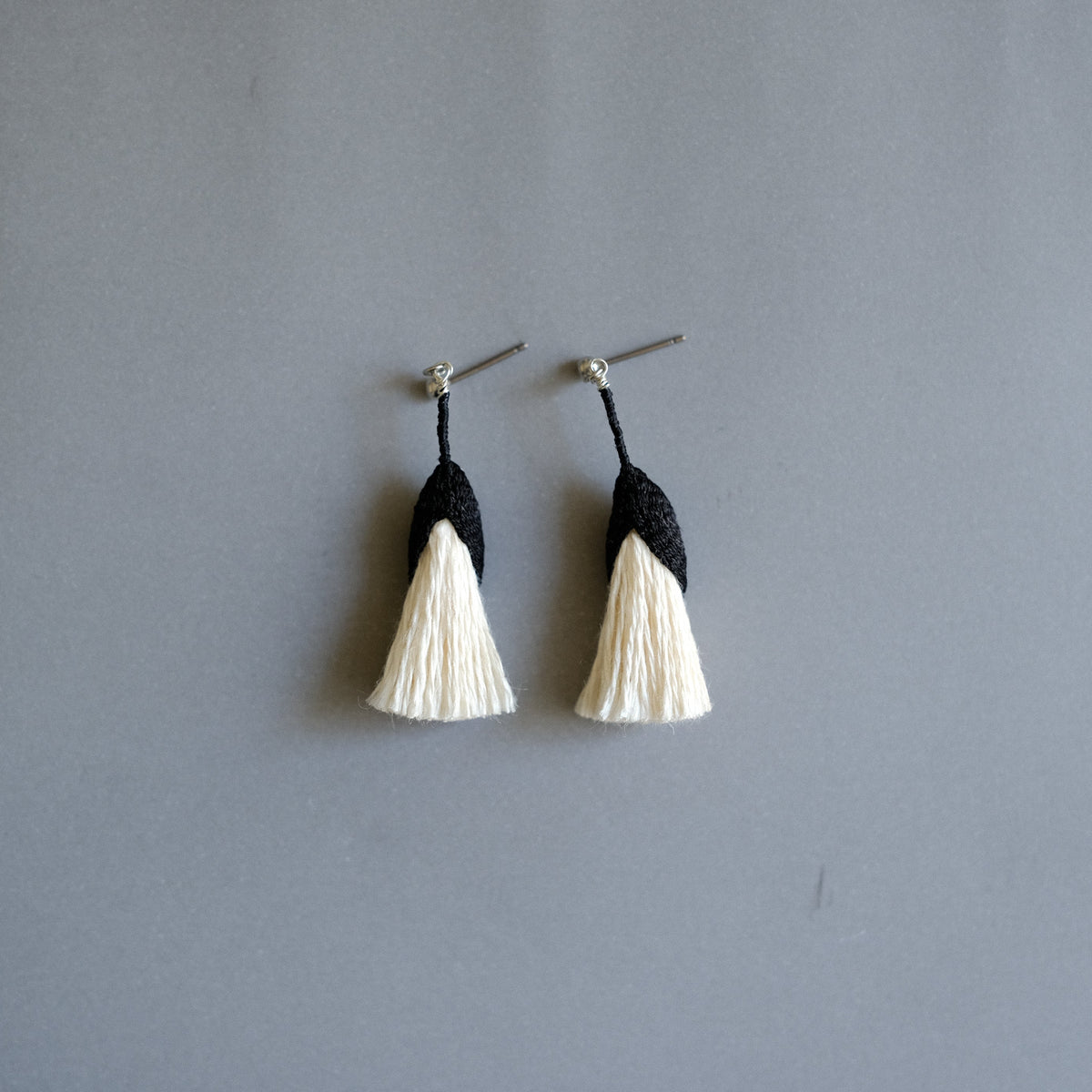 tassel earring (4 colors)