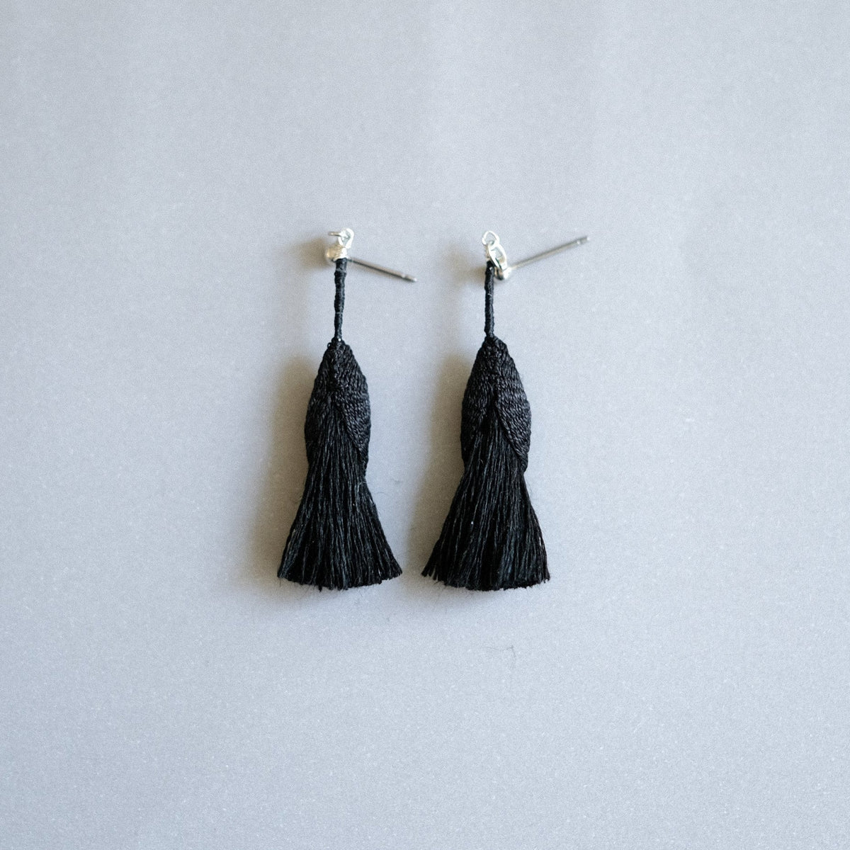 tassel earring (4 colors)