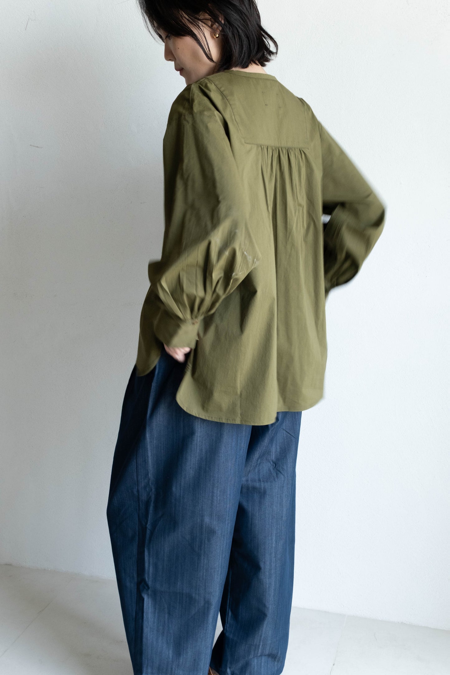 前胸剪接長版襯衫 - 軍綠