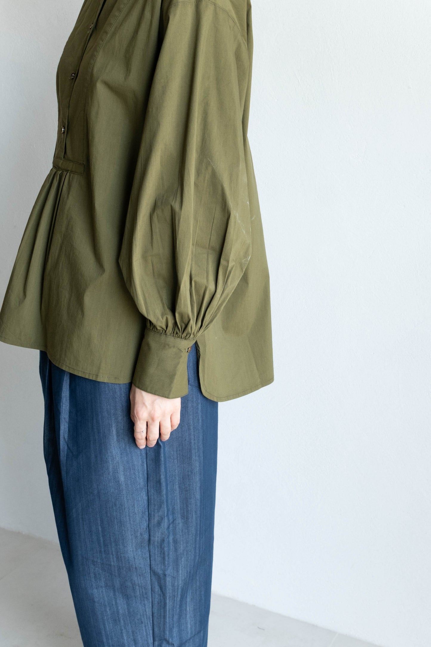 前胸剪接長版襯衫 - 軍綠