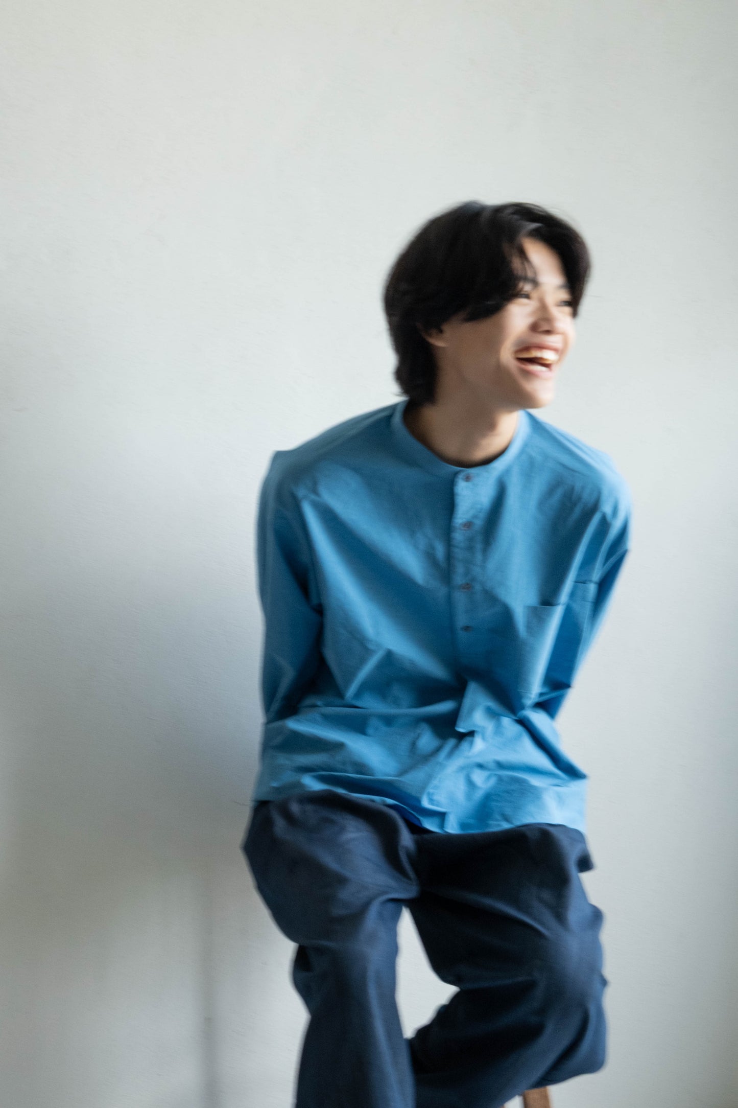 半開襟活摺襯衫 - 蔚藍