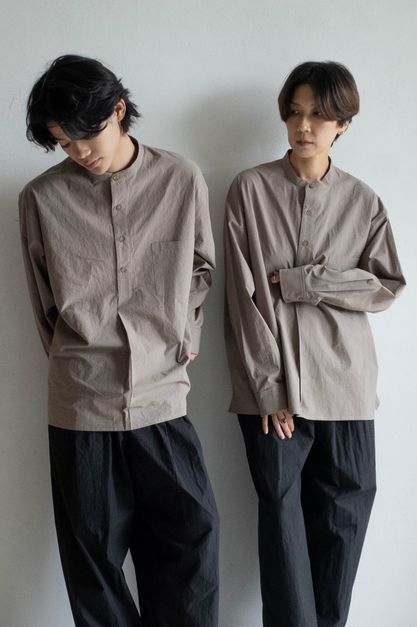 半開襟活摺襯衫 - 灰褐