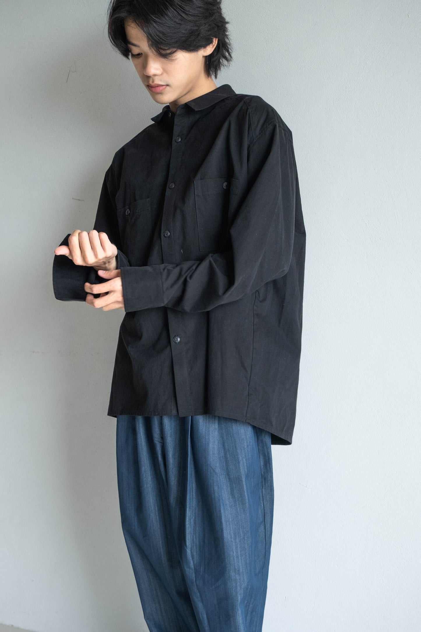 雙口袋日常襯衫 - 黑