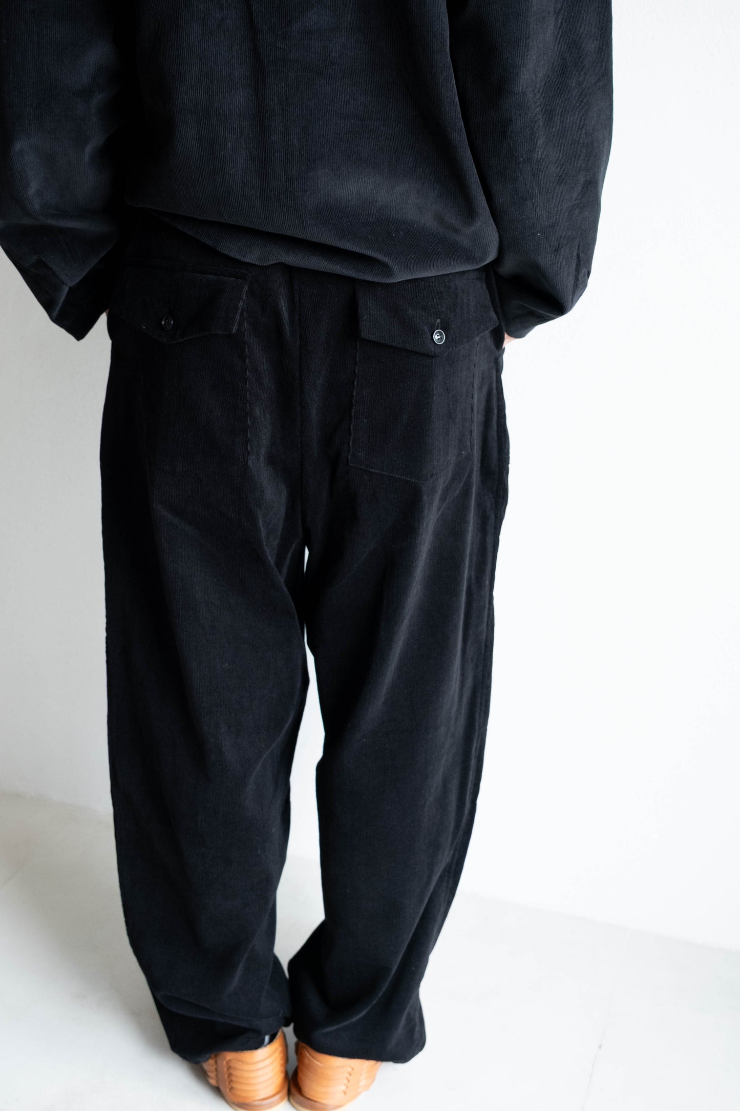 燈芯絨貼袋長褲 - 黑