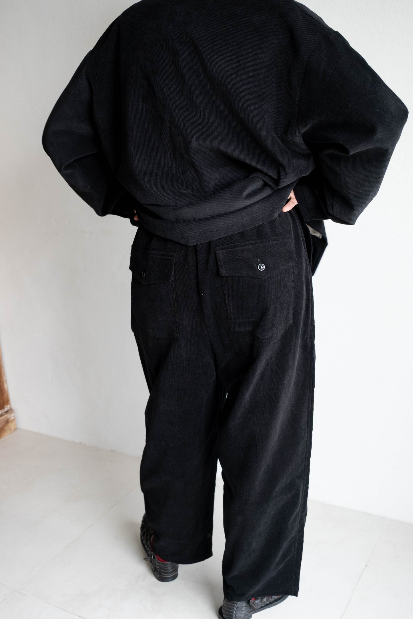 燈芯絨貼袋長褲 - 黑