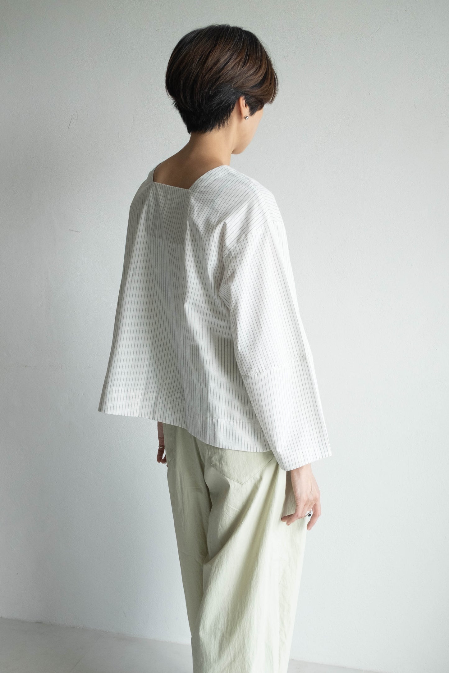 方領箱型條紋上衣 - 白