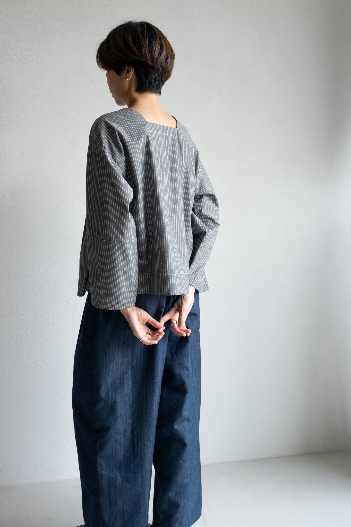 方領箱型條紋上衣 - 黑