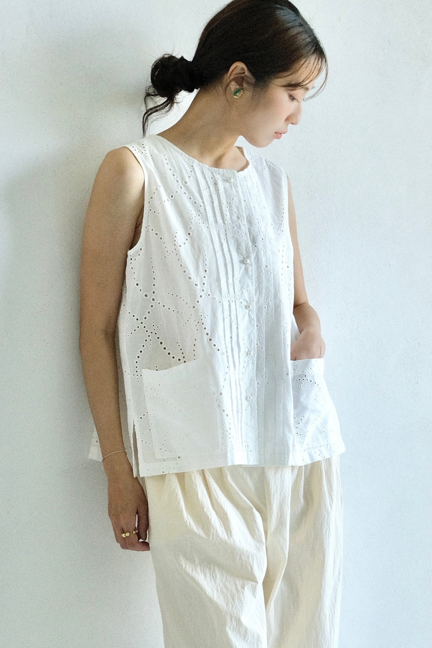 刺繡蕾絲背心-本白