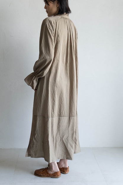 花瓣領條紋長洋 - 卡其