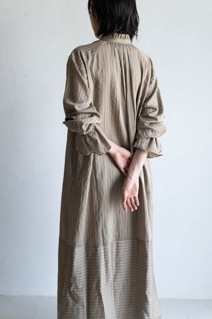 花瓣領條紋長洋 - 卡其