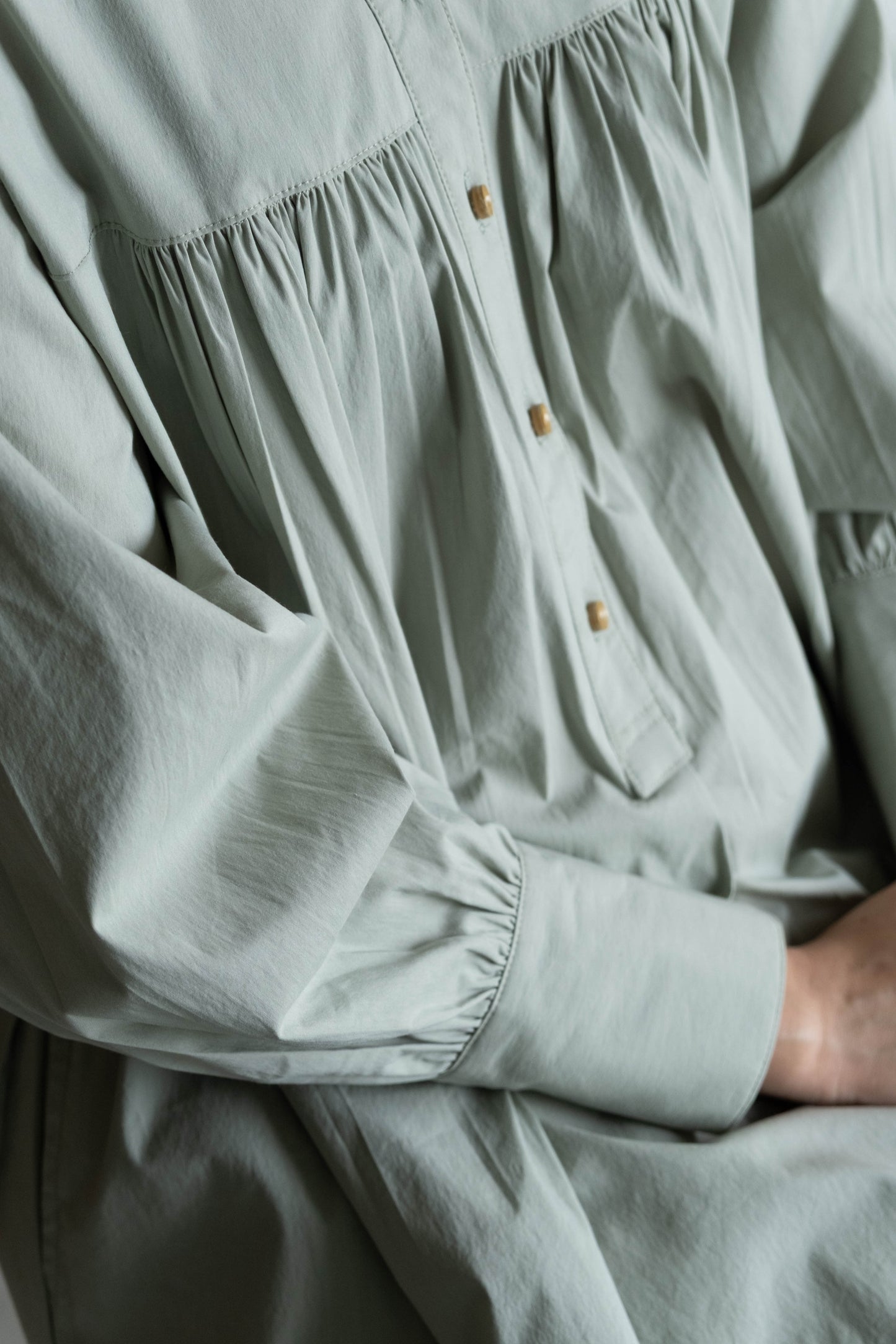 V領開襟長袖洋裝 - 淺綠