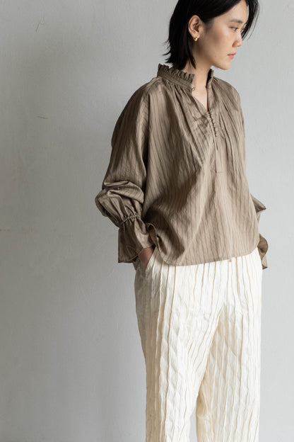 花瓣領領條紋襯衫 - 卡其