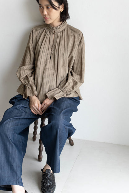 花瓣領領條紋襯衫 - 卡其