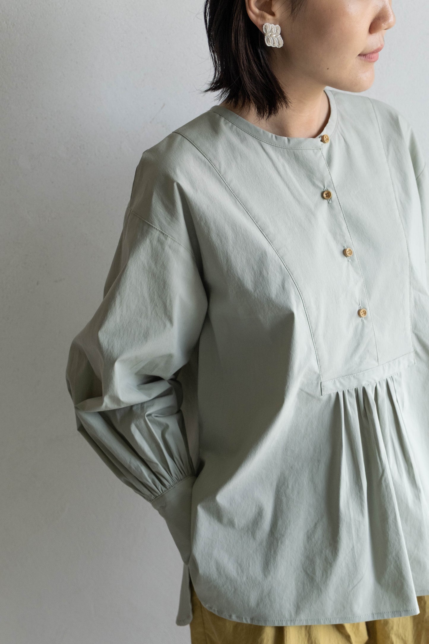 前胸剪接長版襯衫 - 淺綠