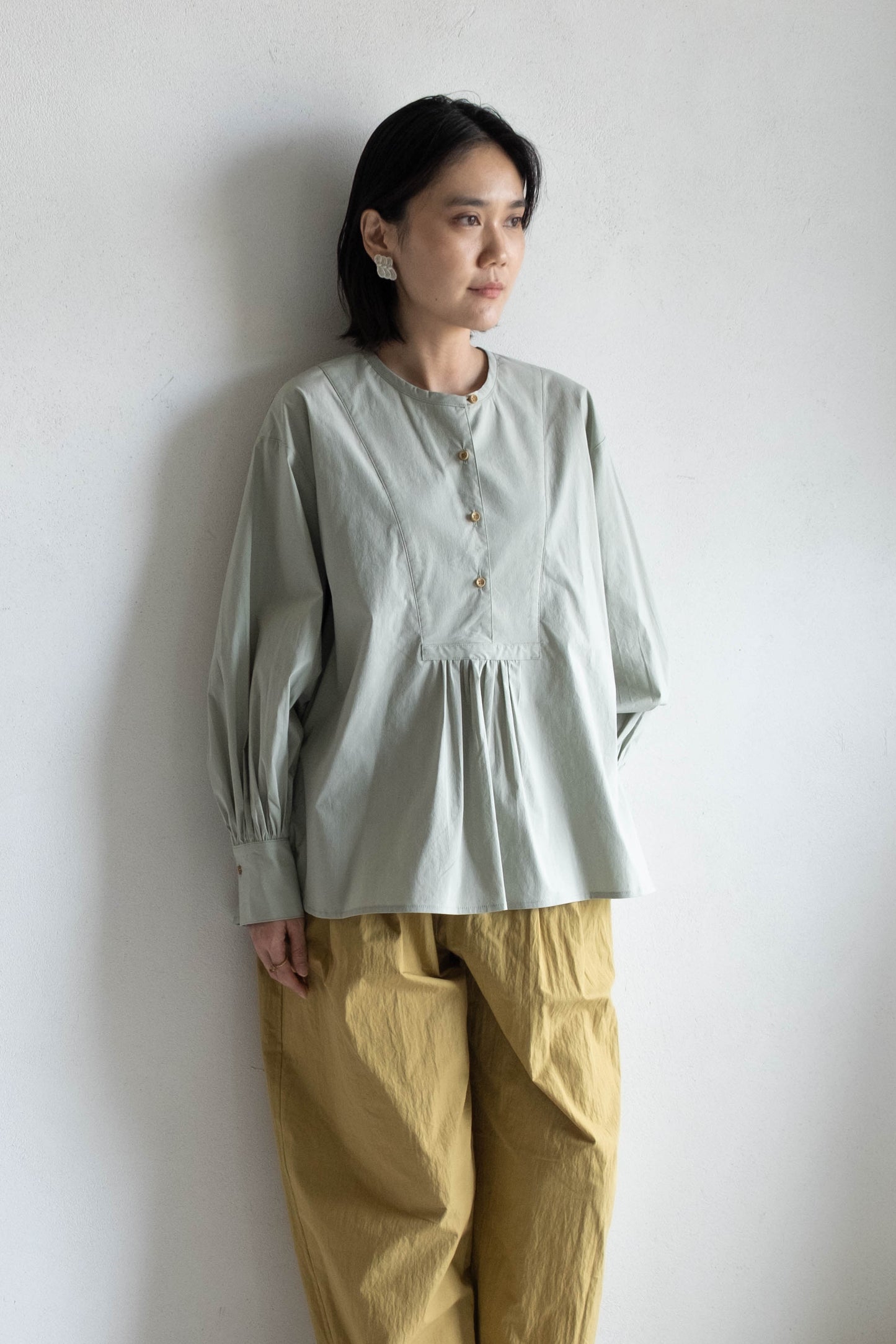 前胸剪接長版襯衫 - 淺綠