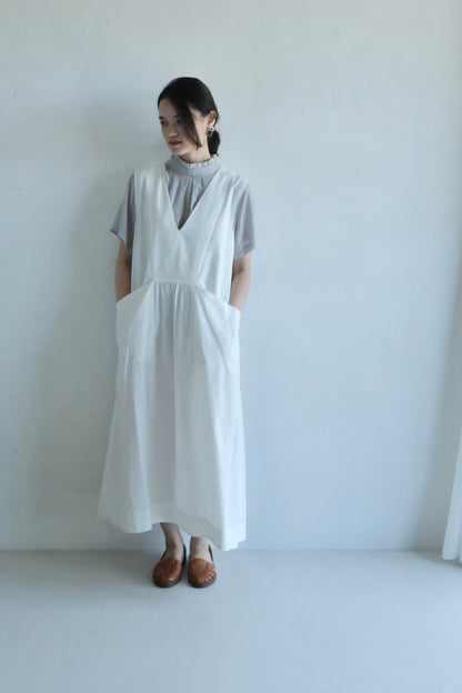V領剪接口袋洋裝